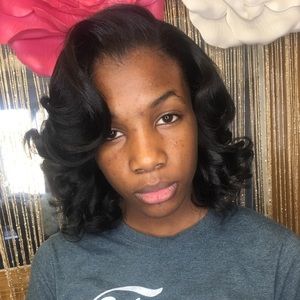 Meet your Posher, Aaronecia